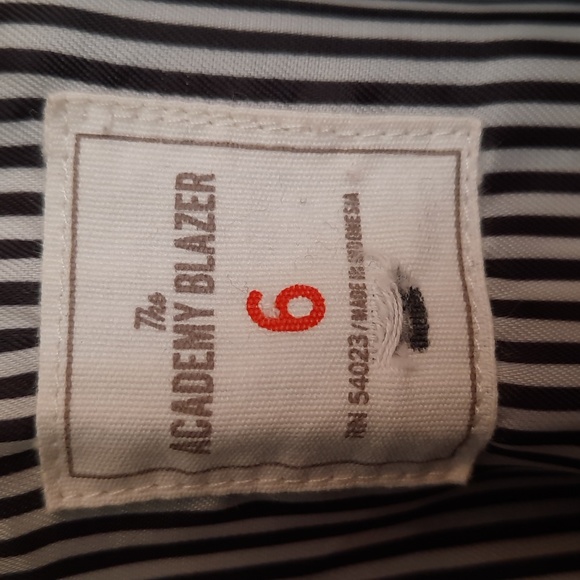 Partially-lined Fun Blazer - Picture 2 of 7